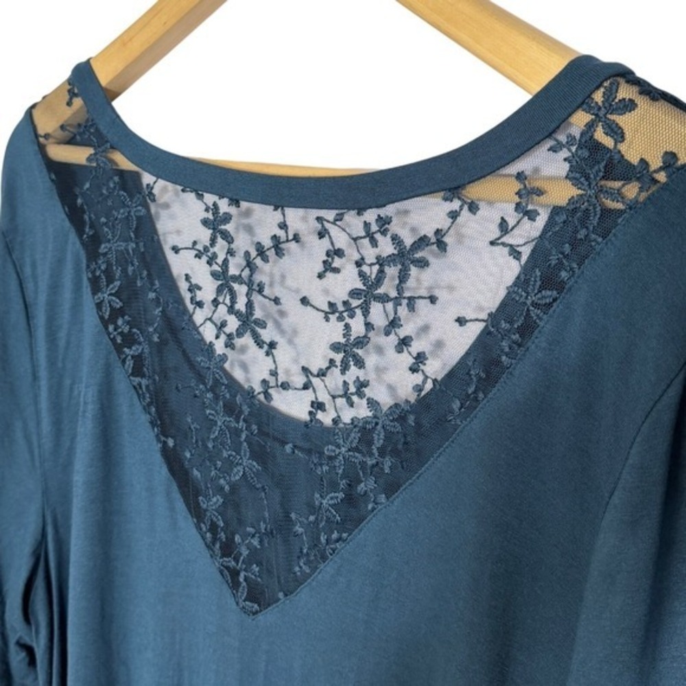 Torrid Super Soft Blouse Top Womens 2X Blue Knit Lace Feminine Shark Bite Hem - Picture 3 of 9